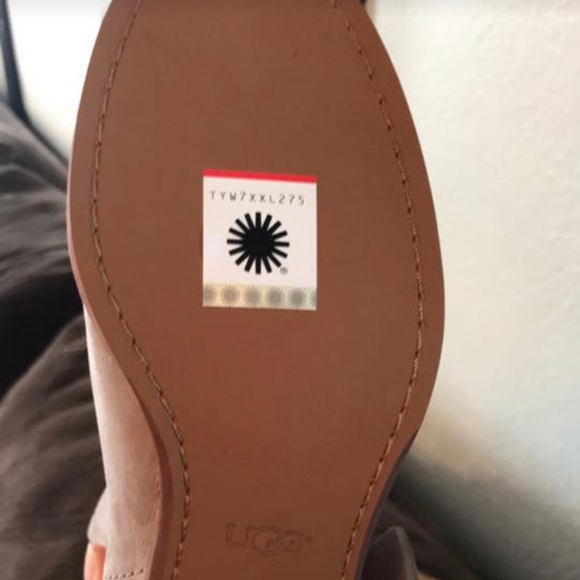 Women’s Ugg booties - Picture 3 of 3